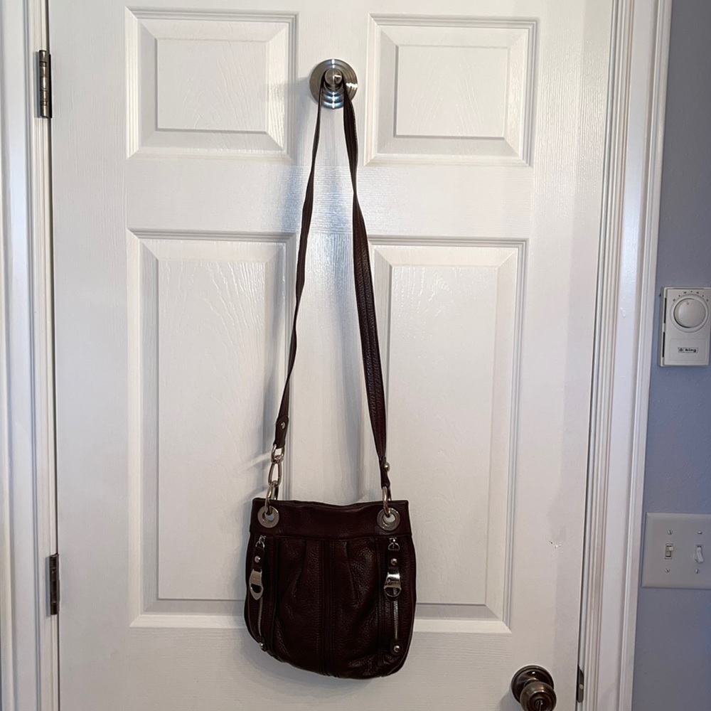 Brown leather crossbody bag. Strong magnetic closure, zip front pockets.